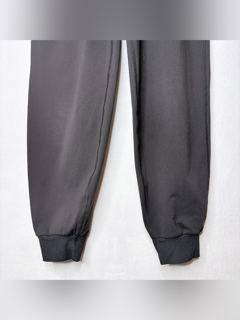 Vuori Black Active Daily Jogger - Picture 6 of 7